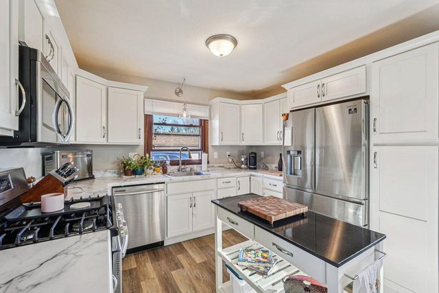 395 E OAK LANE, Oak Creek, WI 53154