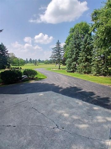 7190 E Maple Avenue, Grand Blanc, MI 48439