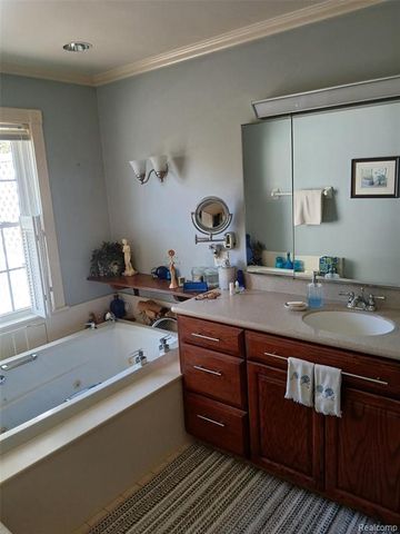 7190 E Maple Avenue, Grand Blanc, MI 48439