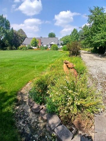 7190 E Maple Avenue, Grand Blanc, MI 48439