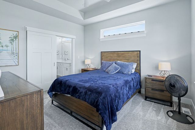 2930 Indigo Lane, Pella, IA 50219