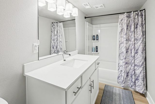 2930 Indigo Lane, Pella, IA 50219