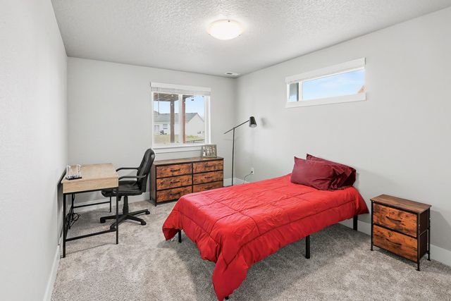 2930 Indigo Lane, Pella, IA 50219