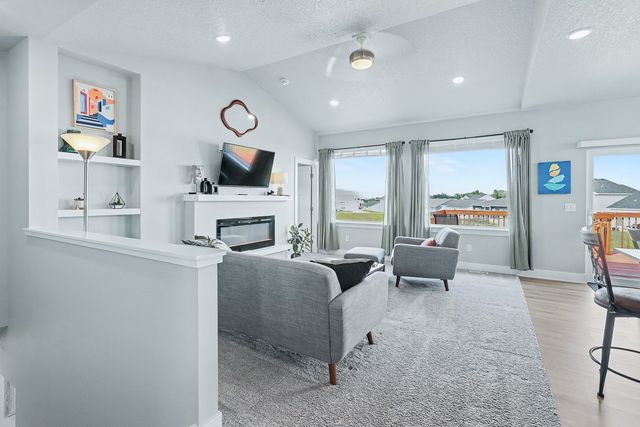 2930 Indigo Lane, Pella, IA 50219