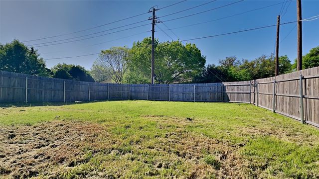 2100 Chatsworth Road, Carrollton, TX 75007
