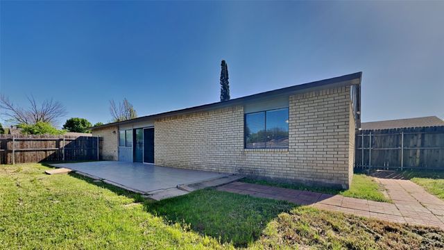 2100 Chatsworth Road, Carrollton, TX 75007