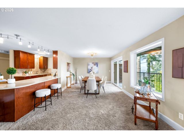 200 BURNHAM Rd 210, Lake Oswego, OR 97034