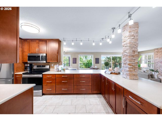 200 BURNHAM Rd 210, Lake Oswego, OR 97034