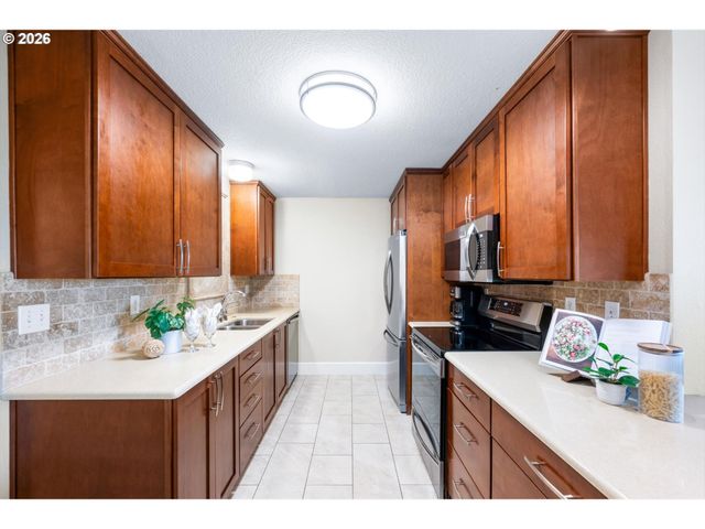 200 BURNHAM Rd 210, Lake Oswego, OR 97034