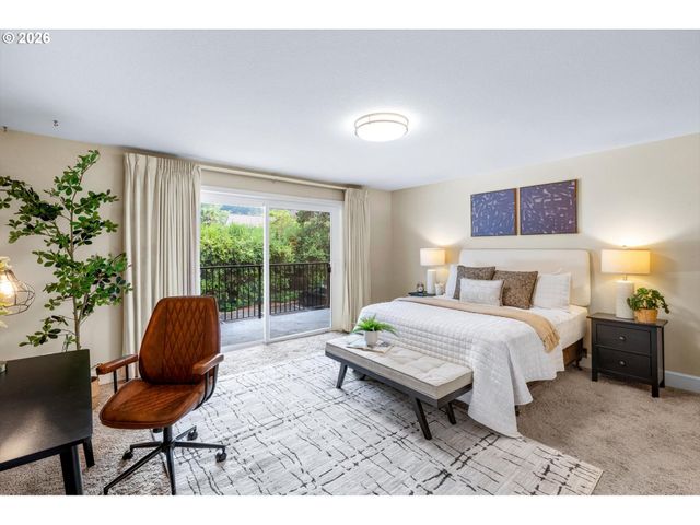 200 BURNHAM Rd 210, Lake Oswego, OR 97034
