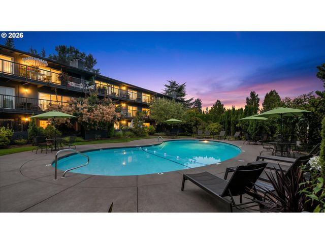 200 BURNHAM Rd 210, Lake Oswego, OR 97034