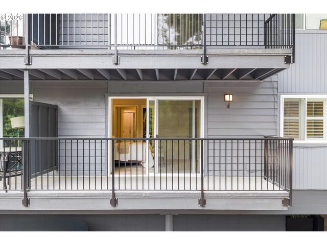 200 BURNHAM Rd 210, Lake Oswego, OR 97034