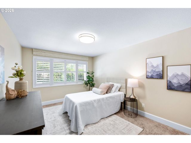 200 BURNHAM Rd 210, Lake Oswego, OR 97034