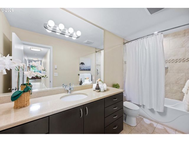 200 BURNHAM Rd 210, Lake Oswego, OR 97034