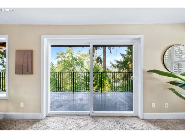 200 BURNHAM Rd 210, Lake Oswego, OR 97034