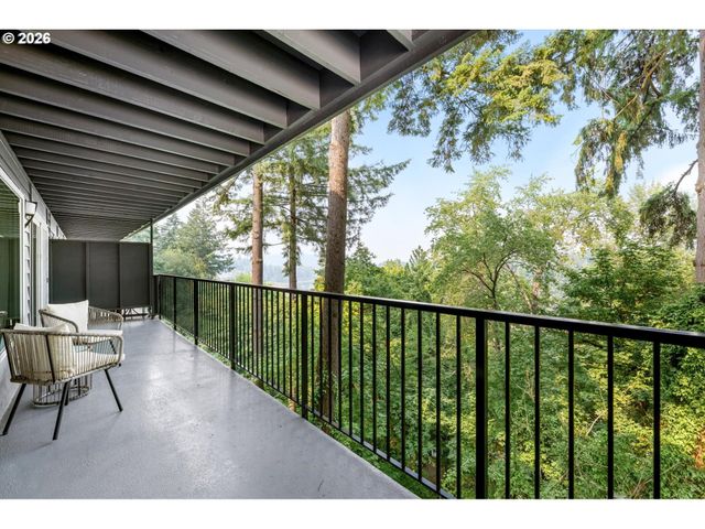 200 BURNHAM Rd 210, Lake Oswego, OR 97034