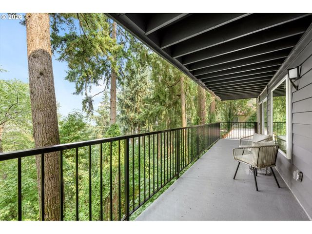 200 BURNHAM Rd 210, Lake Oswego, OR 97034