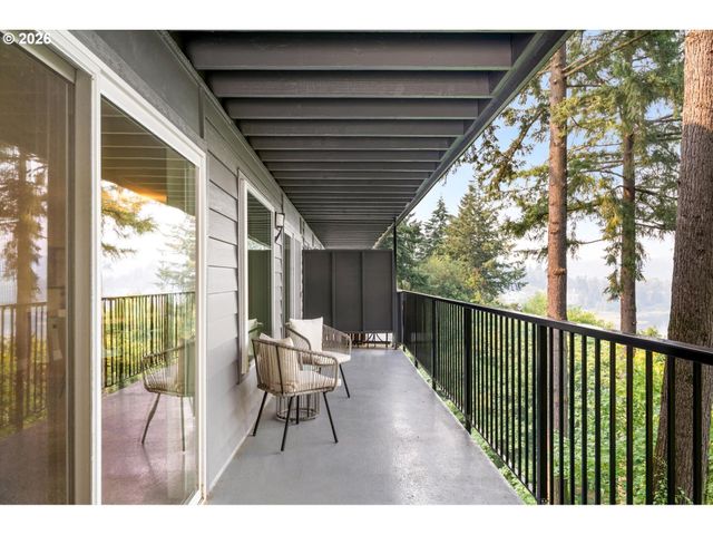 200 BURNHAM Rd 210, Lake Oswego, OR 97034