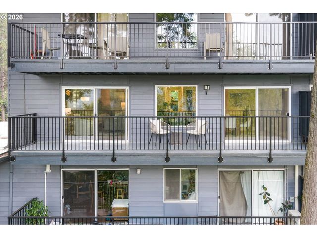 200 BURNHAM Rd 210, Lake Oswego, OR 97034