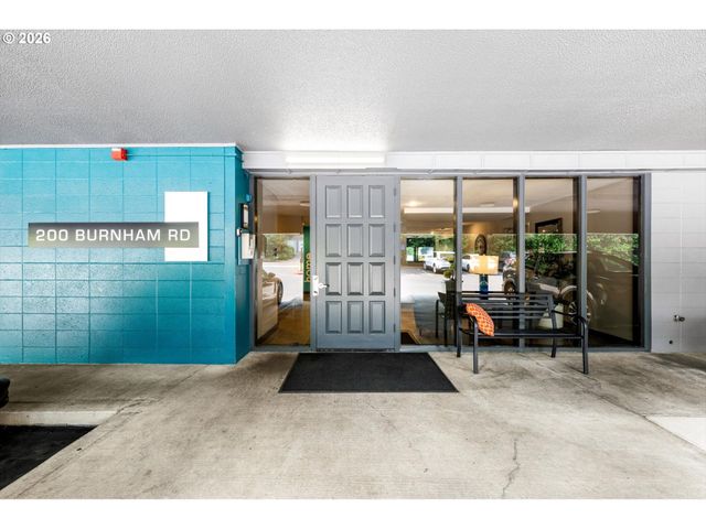 200 BURNHAM Rd 210, Lake Oswego, OR 97034