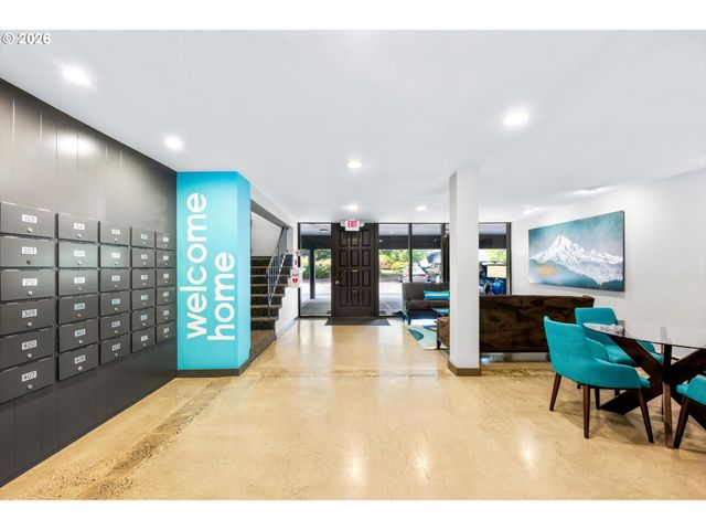 200 BURNHAM Rd 210, Lake Oswego, OR 97034