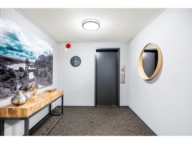 200 BURNHAM Rd 210, Lake Oswego, OR 97034