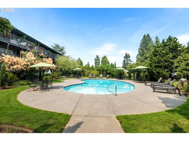 200 BURNHAM Rd 210, Lake Oswego, OR 97034