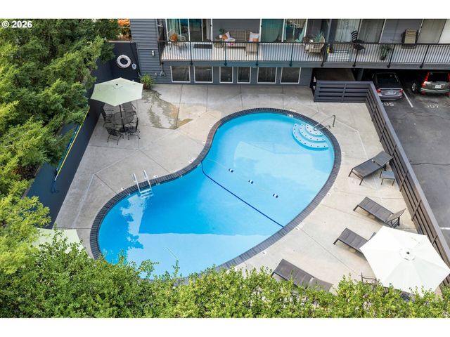 200 BURNHAM Rd 210, Lake Oswego, OR 97034