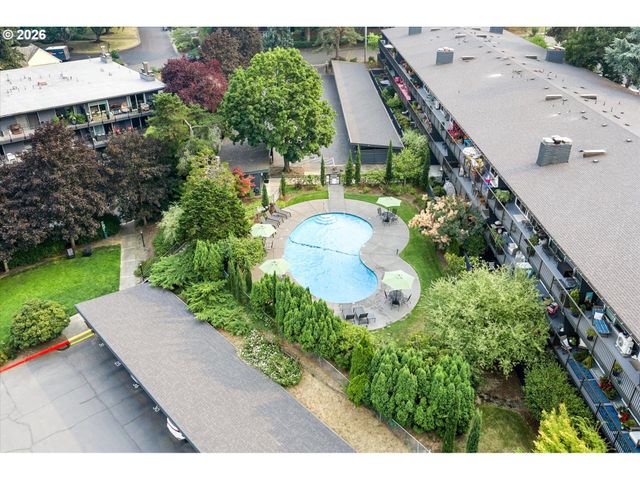 200 BURNHAM Rd 210, Lake Oswego, OR 97034