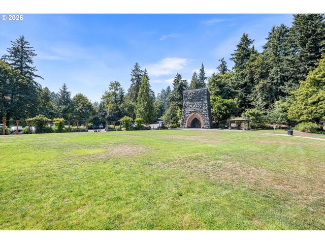 200 BURNHAM Rd 210, Lake Oswego, OR 97034