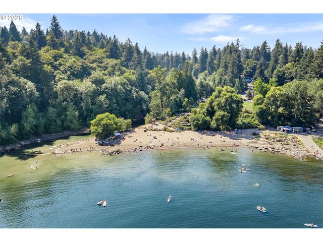 200 BURNHAM Rd 210, Lake Oswego, OR 97034