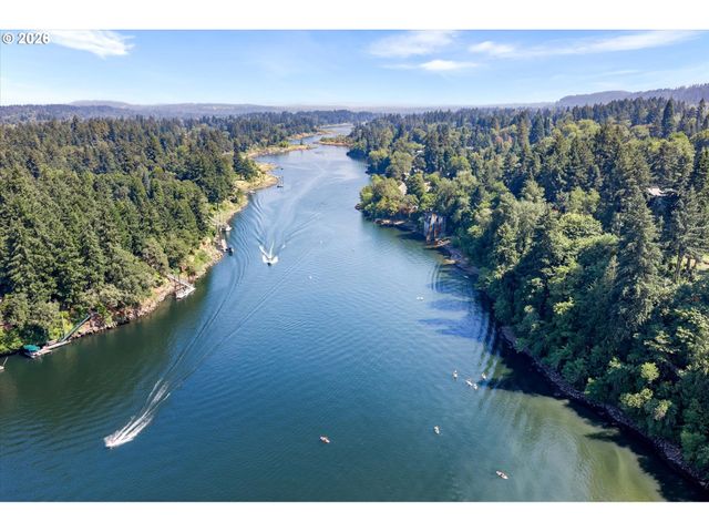 200 BURNHAM Rd 210, Lake Oswego, OR 97034