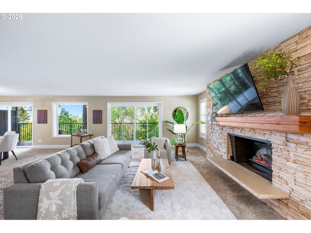 200 BURNHAM Rd 210, Lake Oswego, OR 97034