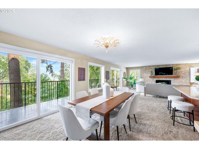 200 BURNHAM Rd 210, Lake Oswego, OR 97034