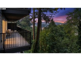 200 BURNHAM Rd 210, Lake Oswego, OR 97034