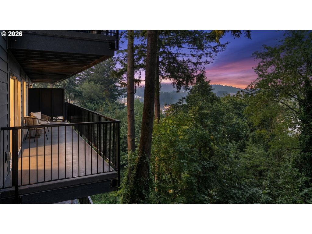 200 BURNHAM Rd 210, Lake Oswego, OR 97034