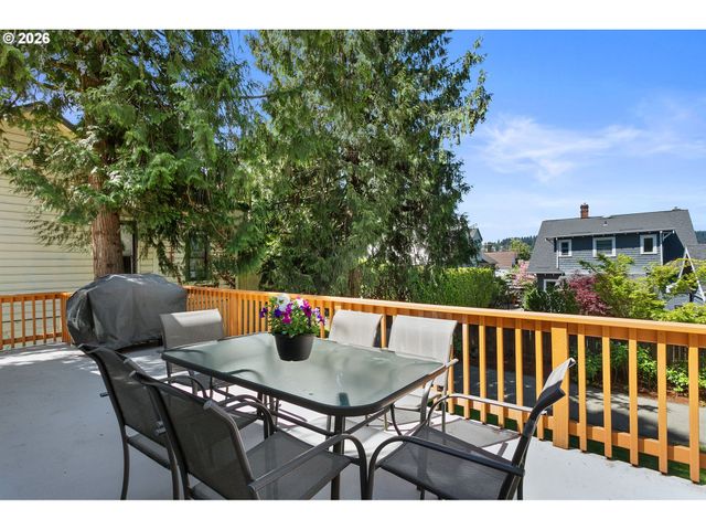 509 JQ ADAMS St, Oregon City, OR 97045