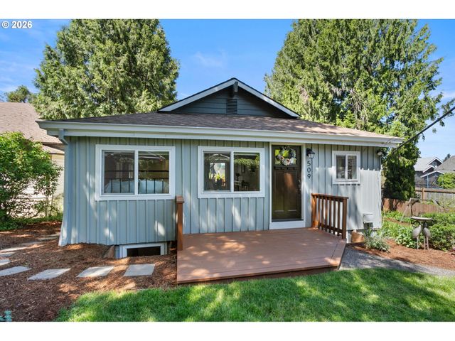 509 JQ ADAMS St, Oregon City, OR 97045