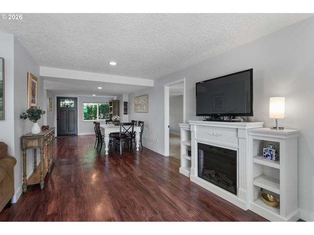 509 JQ ADAMS St, Oregon City, OR 97045