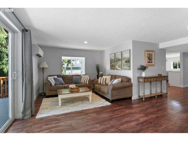 509 JQ ADAMS St, Oregon City, OR 97045