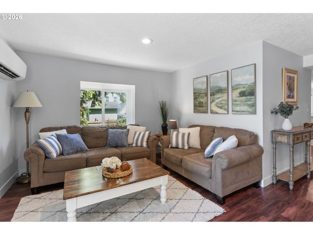 509 JQ ADAMS St, Oregon City, OR 97045