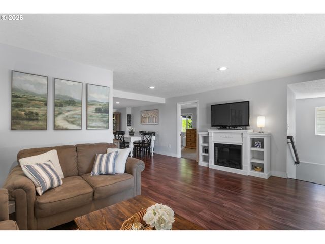 509 JQ ADAMS St, Oregon City, OR 97045