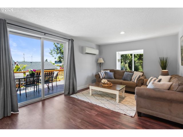 509 JQ ADAMS St, Oregon City, OR 97045