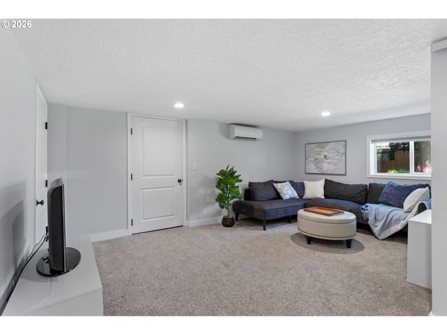 509 JQ ADAMS St, Oregon City, OR 97045