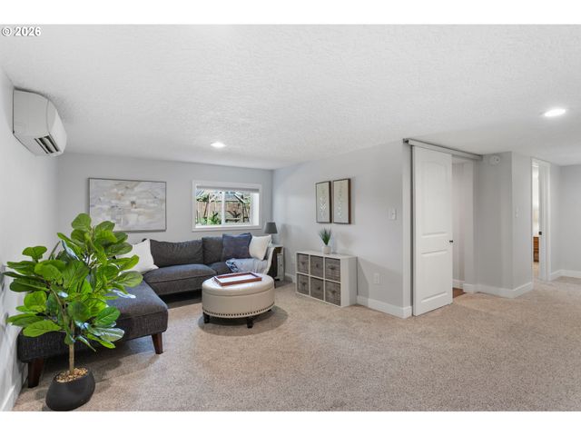 509 JQ ADAMS St, Oregon City, OR 97045