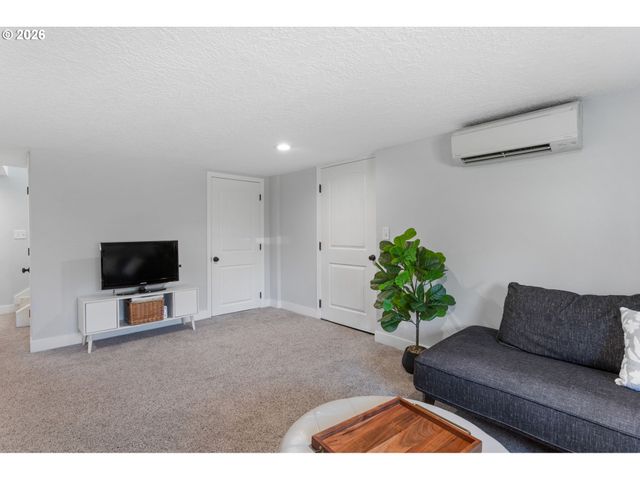 509 JQ ADAMS St, Oregon City, OR 97045