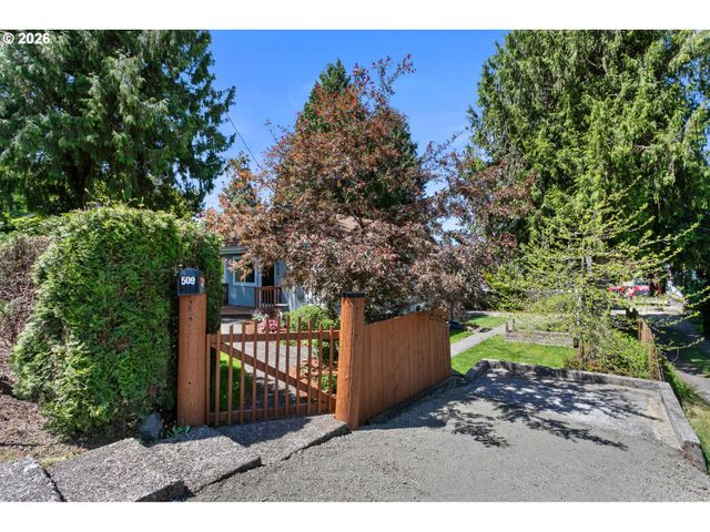 509 JQ ADAMS St, Oregon City, OR 97045