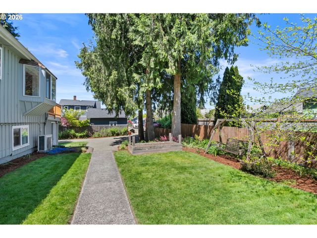 509 JQ ADAMS St, Oregon City, OR 97045