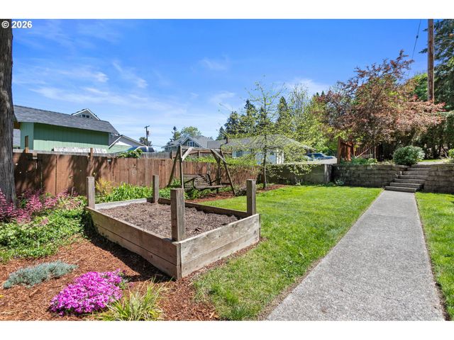 509 JQ ADAMS St, Oregon City, OR 97045