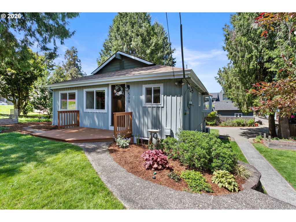 509 JQ ADAMS St, Oregon City, OR 97045